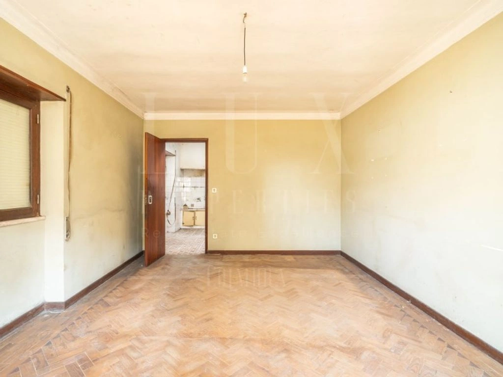 منزل بمساحة 208 م² مقسّم إلى شقتين في كويمبرا، البرتغال