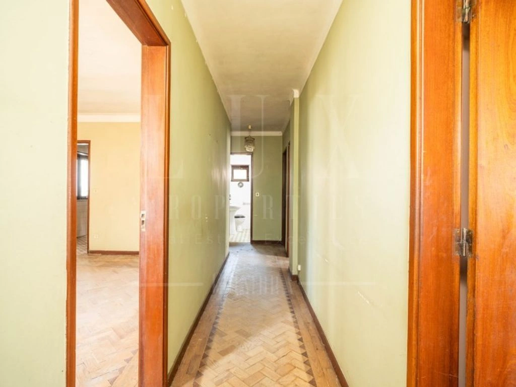 منزل بمساحة 208 م² مقسّم إلى شقتين في كويمبرا، البرتغال