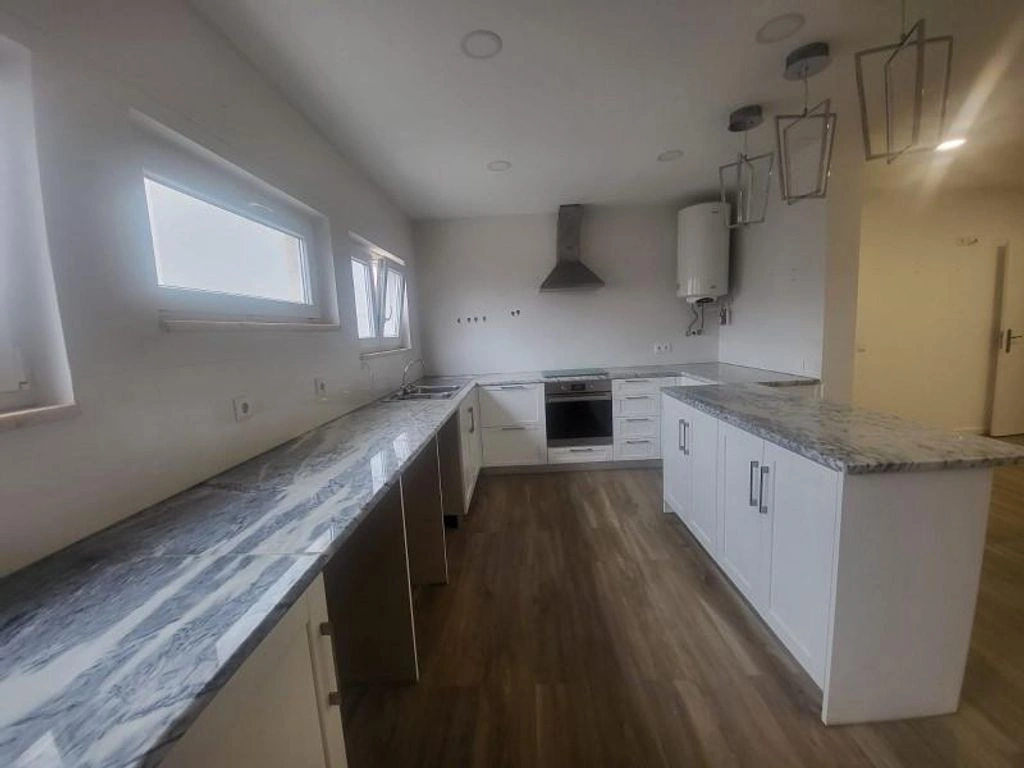 منزل حديث بمساحة 200 م² قرب الجامعة في إيفورا، البرتغال