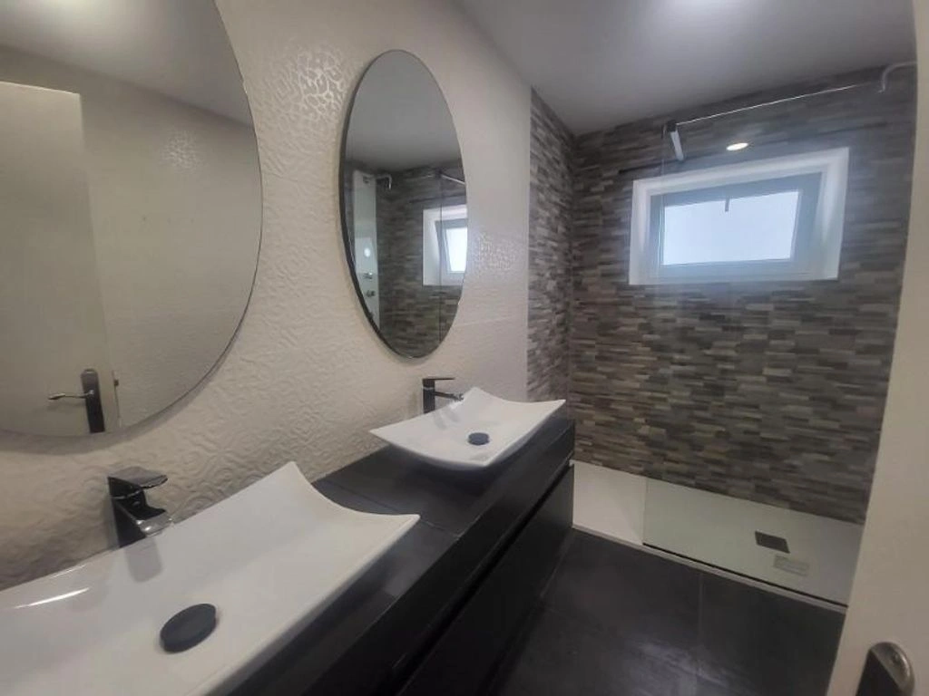 منزل حديث بمساحة 200 م² قرب الجامعة في إيفورا، البرتغال