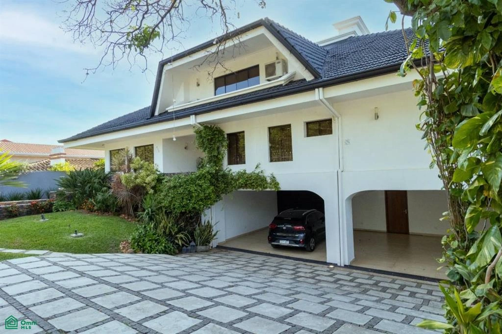 Casa 6+1 con oficina en Asunción, Paraguay