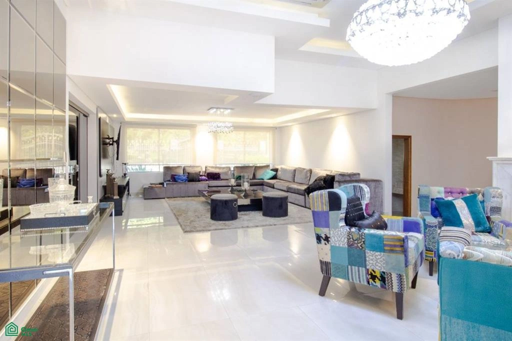 Casa 6+1 con oficina en Asunción, Paraguay