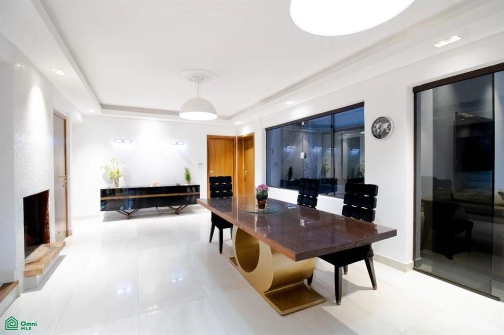 Casa 6+1 con oficina en Asunción, Paraguay