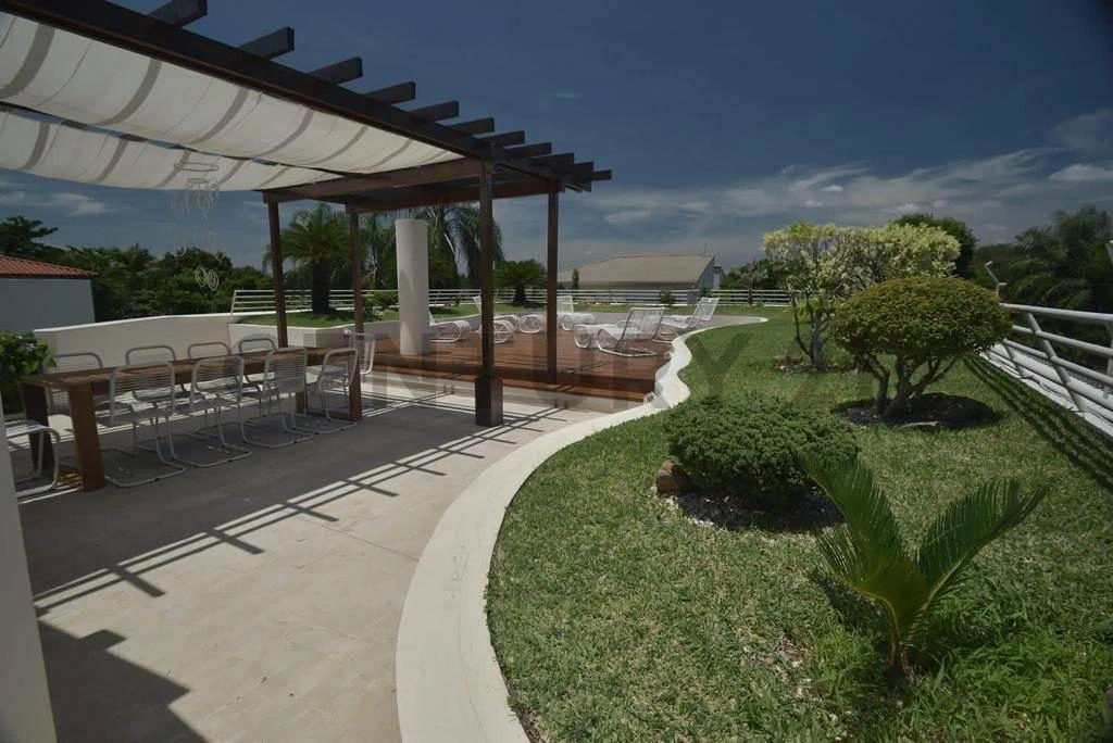 House 962 m2 with open pool in Asuncion, Paraguay