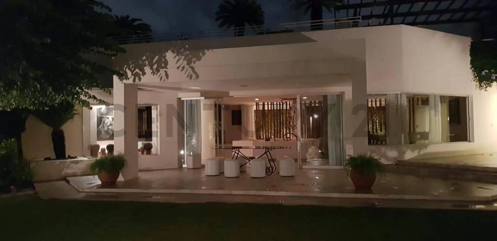 House 962 m2 with open pool in Asuncion, Paraguay