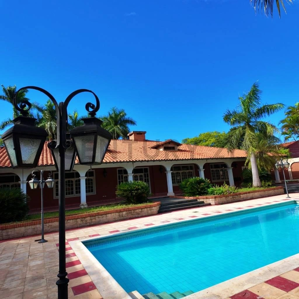 巴拉圭亚松森带花园的 1200 m2 房屋