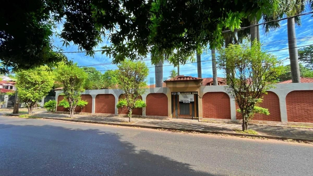 巴拉圭亚松森带花园的 1200 m2 房屋