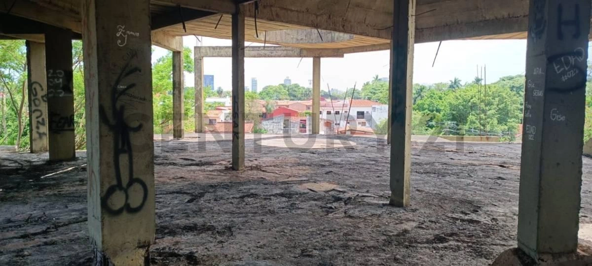 位于巴拉圭亚松森的 1400 m2 带露天泳池的住宅