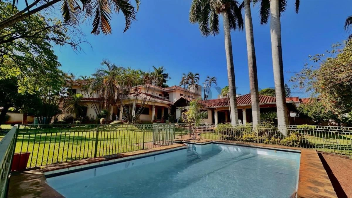 Casa 1048 m2 con jardín en Asunción, Paraguay