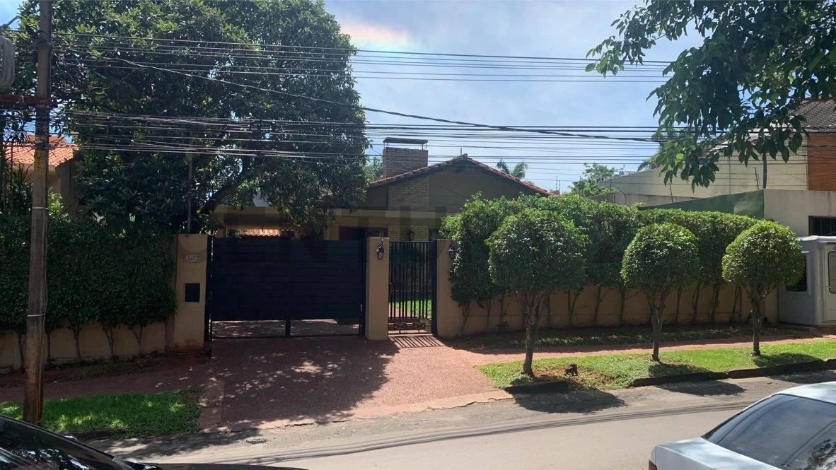 巴拉圭亚松森 5+1 带车库住宅