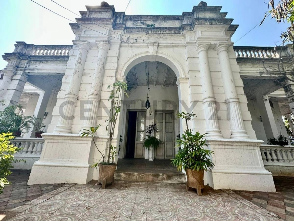 Casa de 590 m² con balcón en Asunción, Paraguay