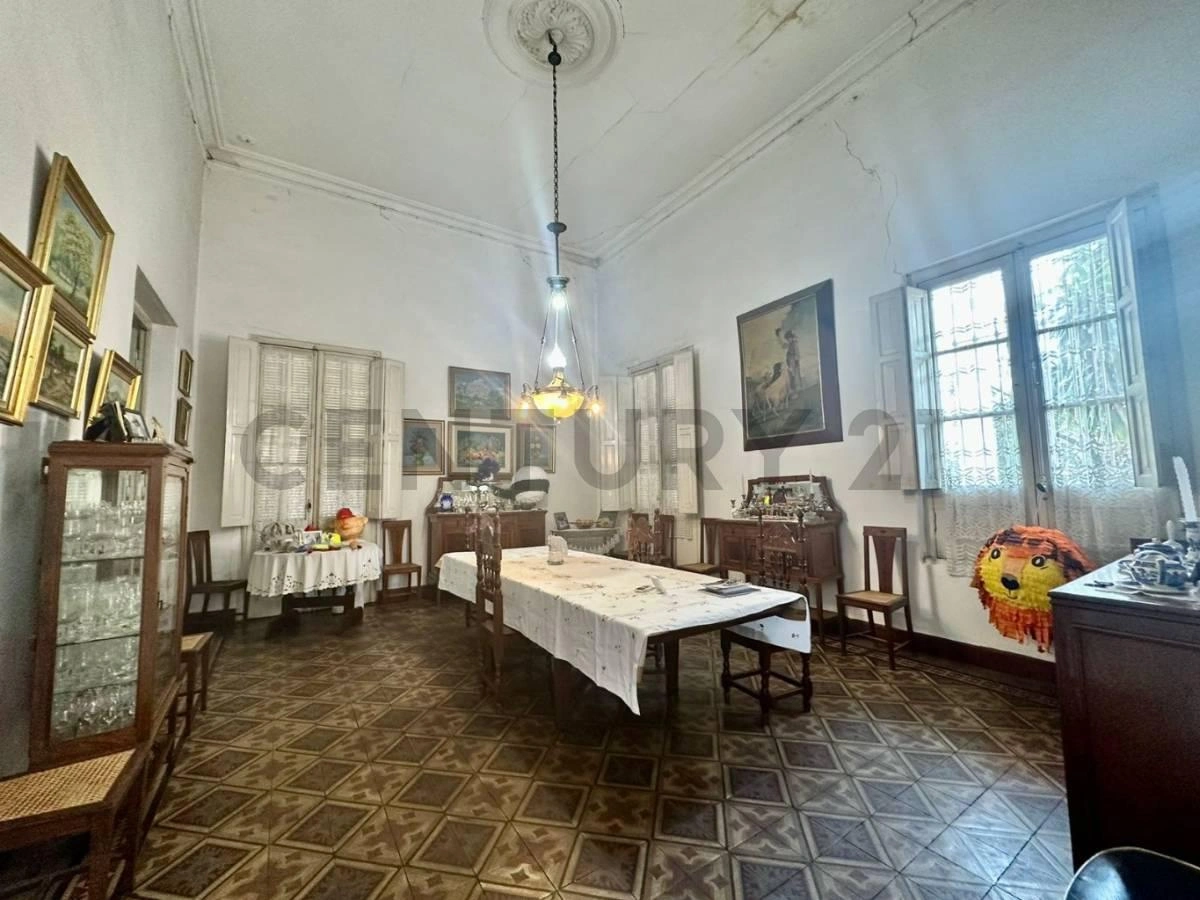 Casa de 590 m² con balcón en Asunción, Paraguay