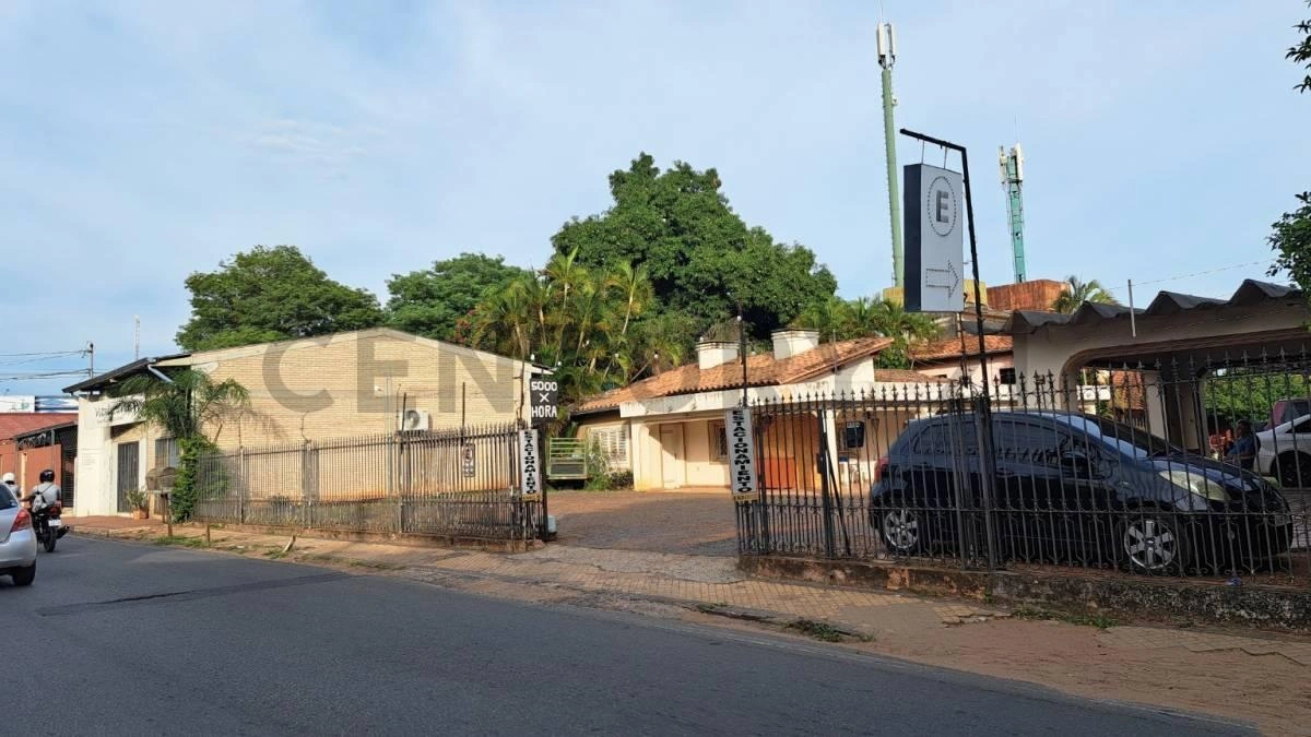 House 4+1 with parking in San Lorenzo, Paraguay
