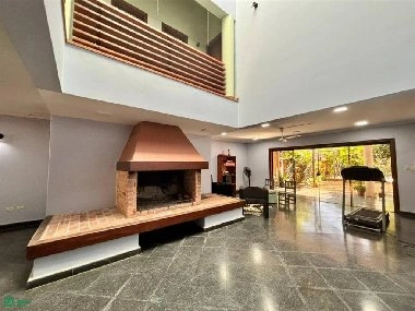 巴拉圭圣洛伦佐 811 m² 带花园住宅
