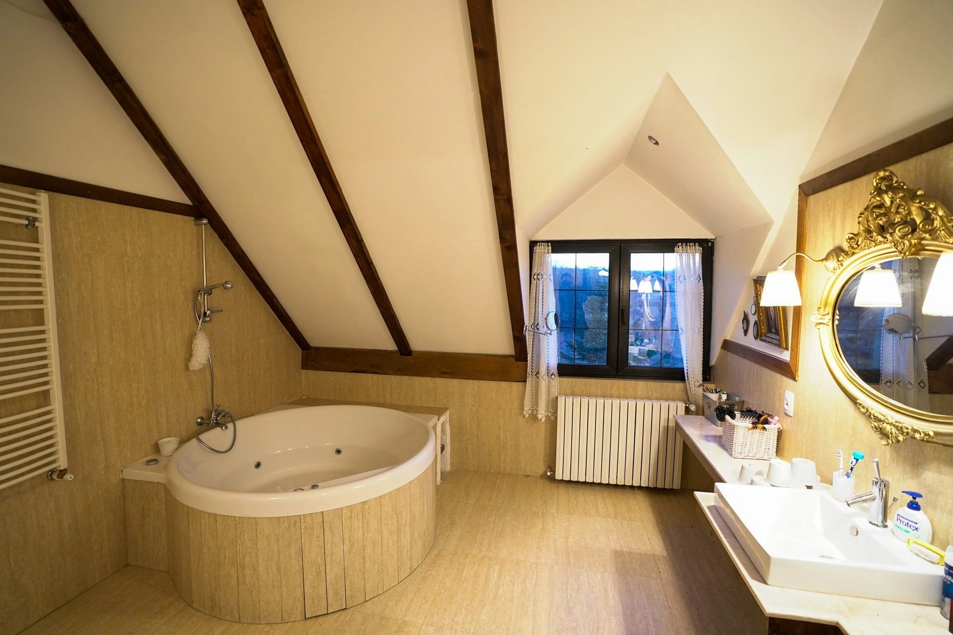 Comfortable villa 7+1 in the suburbs of Brasov