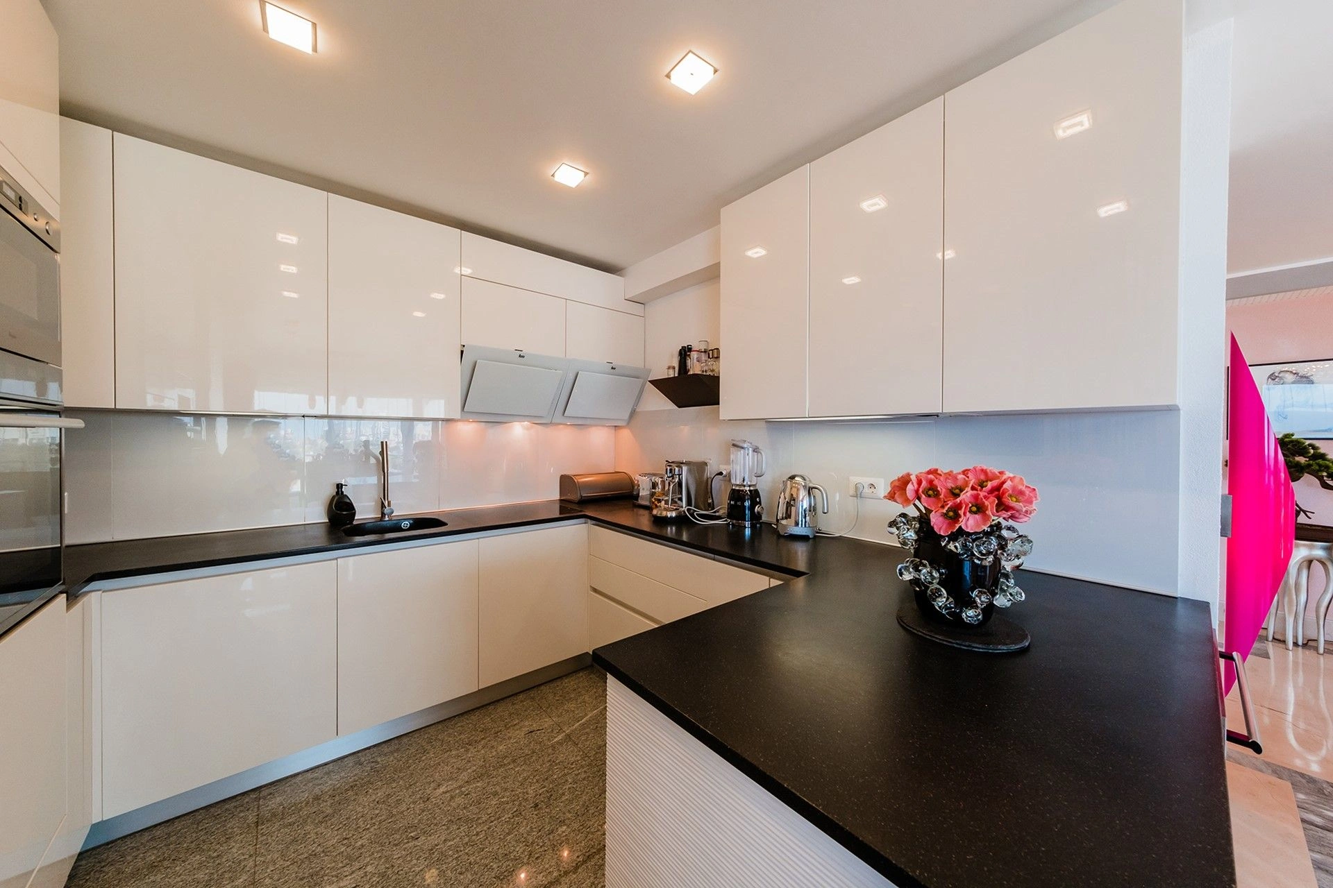 Spacious 230 m2 penthouse with sea view in Constanta, Romania