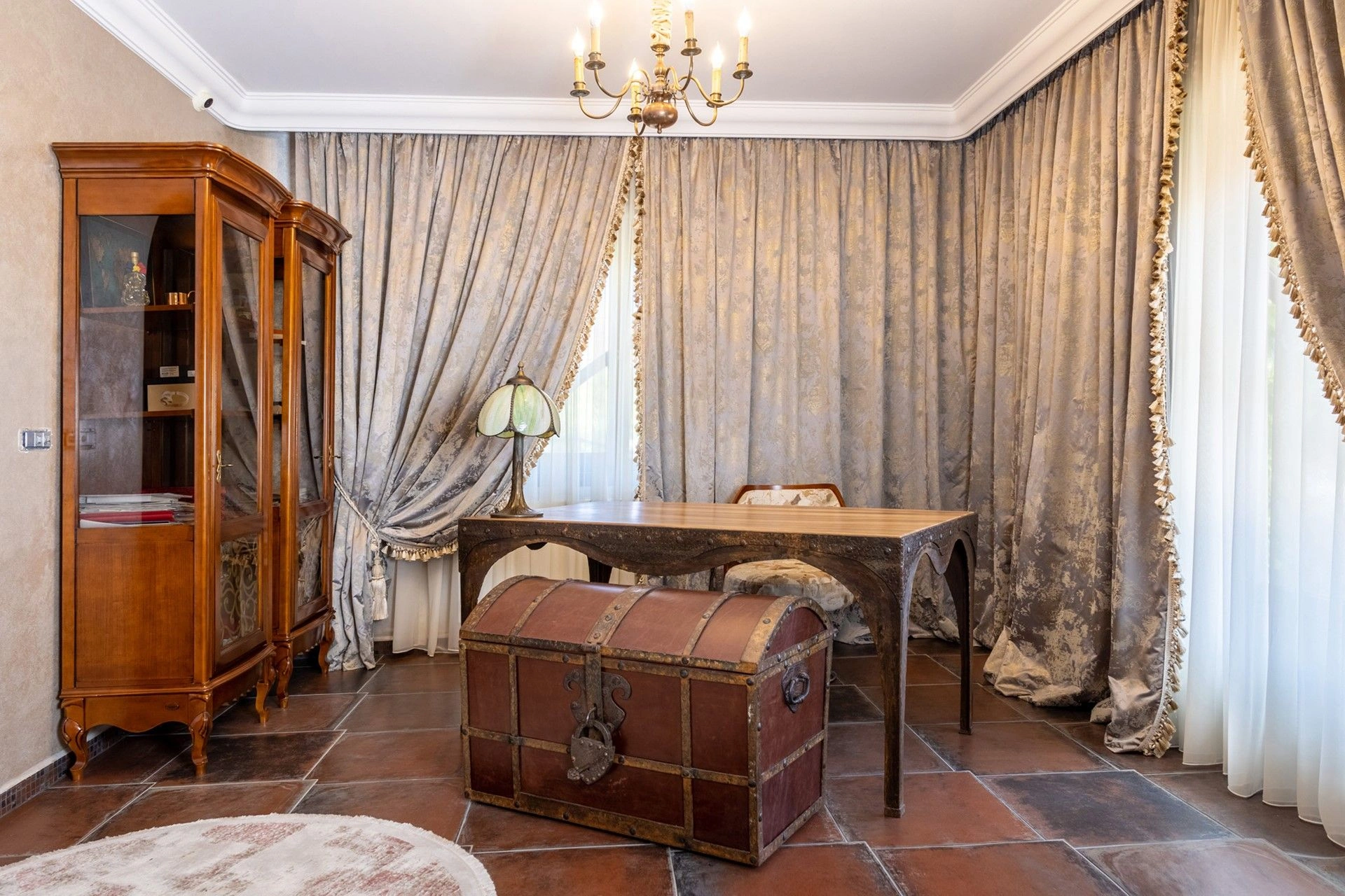 منزل فاخر بمساحة 446 متر مربع بالقرب من مركز كلوج-نابوكا