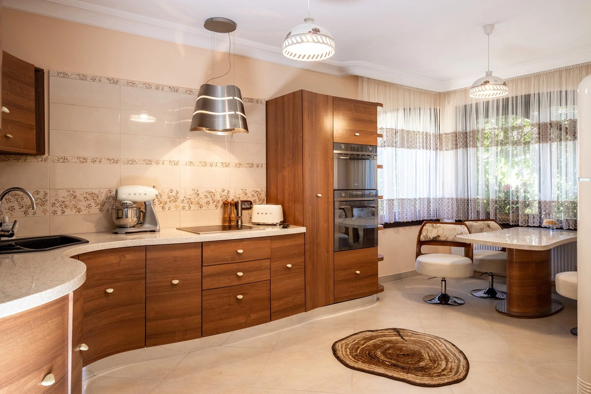 منزل فاخر بمساحة 446 متر مربع بالقرب من مركز كلوج-نابوكا