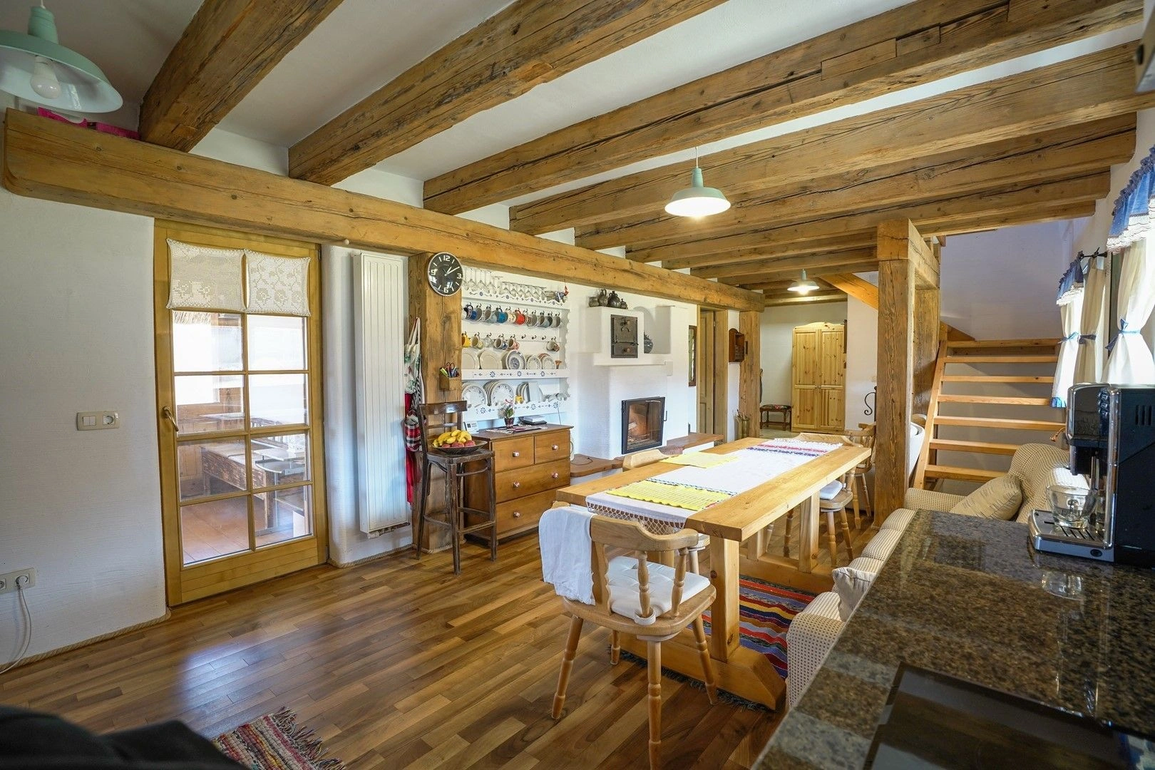 منزل جميل بمساحة 242 م2 في ضاحية ساليشيا قرب كلوج نابوكا