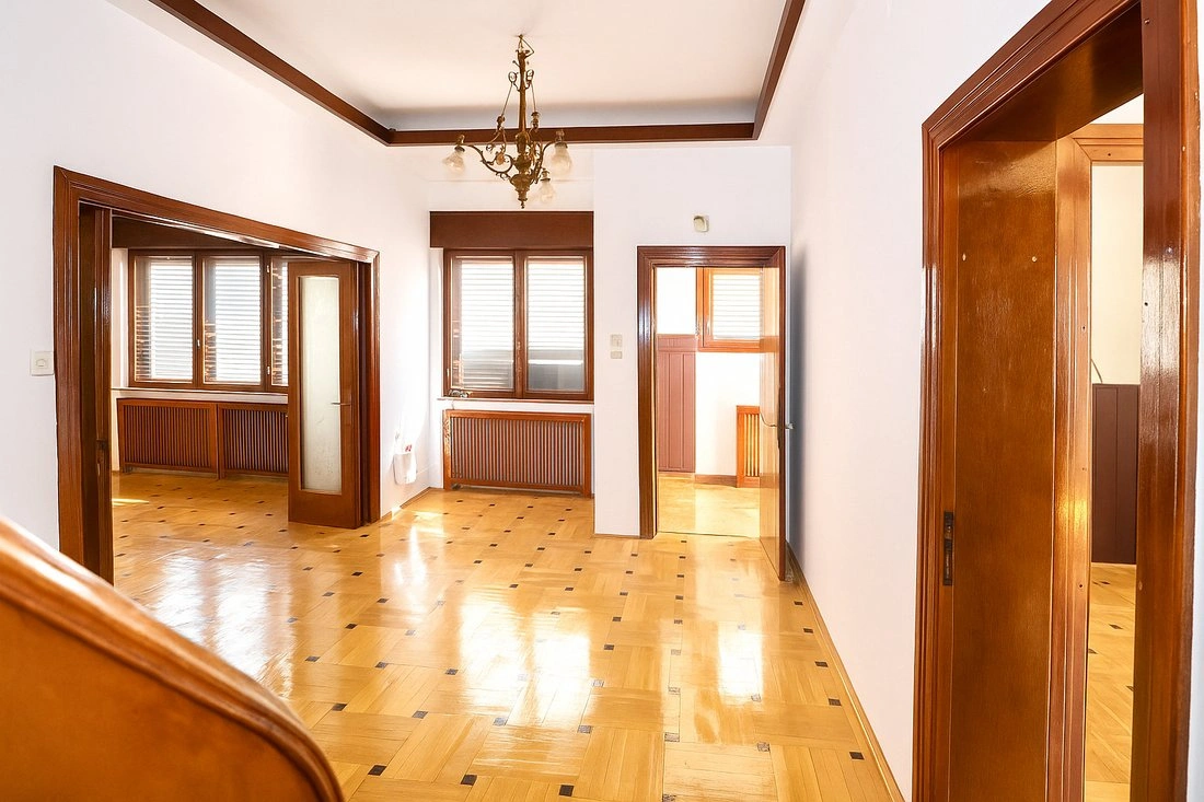 فيلا بمساحة 490 م² في بوخارست، رومانيا