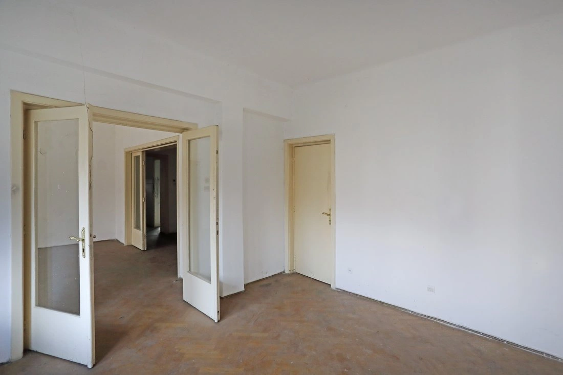 منزل بمساحة 473 m2 في بوخارست، رومانيا