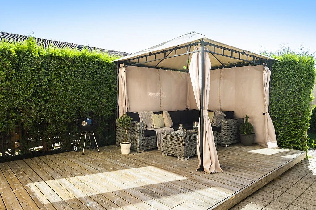 स्वीडन के माल्मो के एक प्रतिष्ठित इलाके में आरामदायक योजना वाला विशाल घर