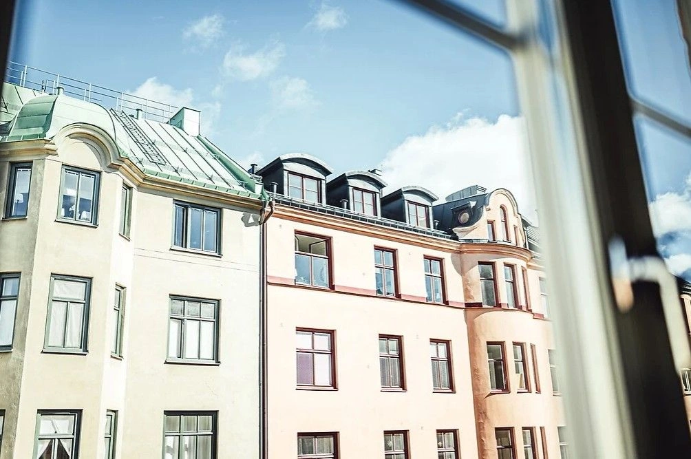 स्टॉकहोम, स्वीडन में उजला अपार्टमेंट, आरामदायक लेआउट के साथ