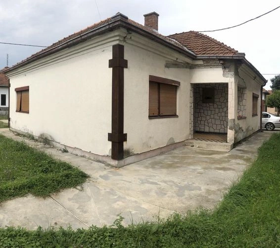 क्रालजेवो, सर्बिया में विस्तृत 2+1 घर