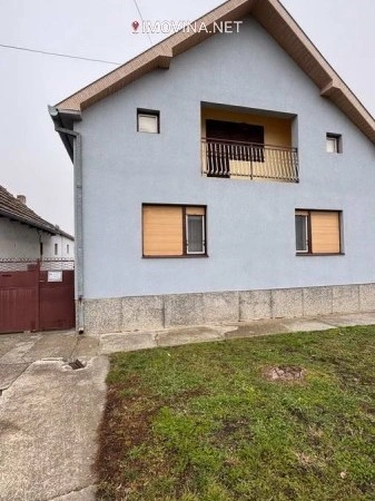 منزل مريح بمساحة 99 م2 مع علية في زرينجانين، صربيا