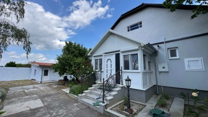 ज़रेनजानिन, सर्बिया के केंद्र में 97 एम2 का आधुनिक घर