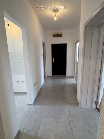 ज़रेंजेनिन, सर्बिया में नवीनीकरण के बाद 74 वर्ग मीटर का अपार्टमेंट