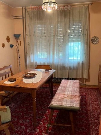 ज़रेनजानिन, सर्बिया में टेरेस के साथ 378 m2 का बड़ा घर