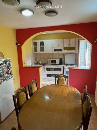 ज़्रेनजानिन, सर्बिया में आरामदायक 5+1 घर