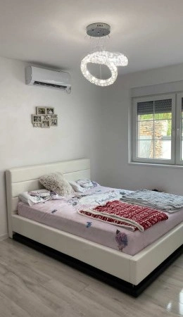 ज़्रेन्जानिन, सेर्बिया में आकर्षक 5+1 घर