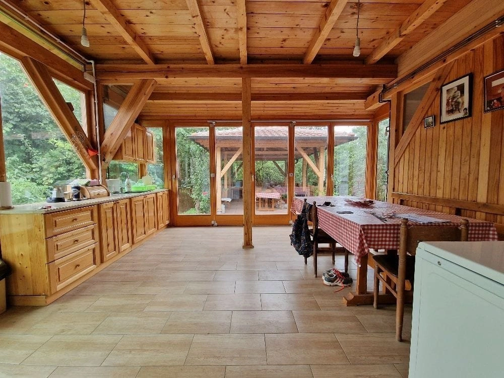 منزل خشبي بمساحة 83 م2 مع حديقة في بيرات، صربيا