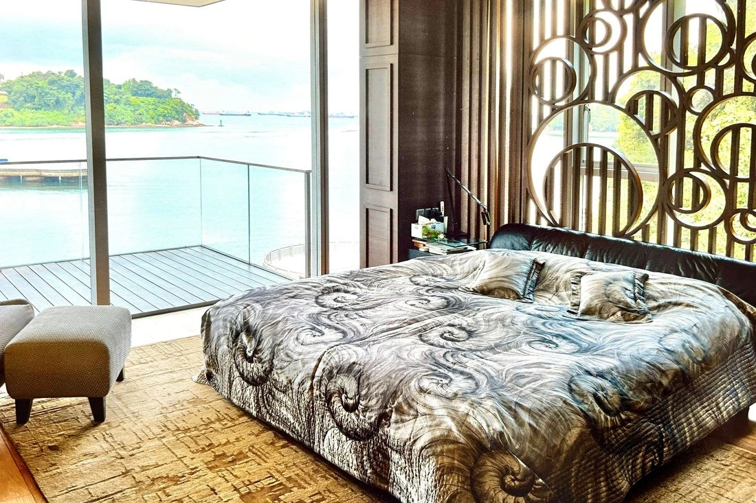 Apartment 4+1 with open parking space in Singapore City, Singapore