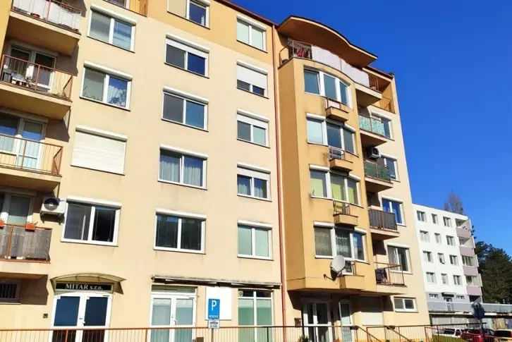 ब्रातिस्लावा, स्लोवाकिया में आरामदायक 3+1 अपार्टमेंट