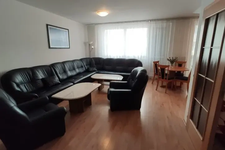 ब्रातिस्लावा, स्लोवाकिया में आरामदायक 3+1 अपार्टमेंट