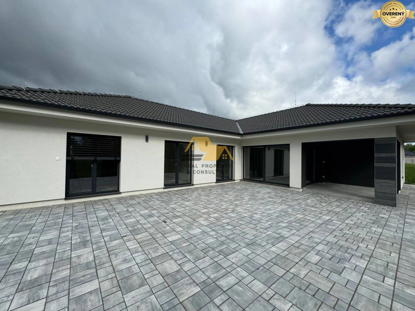 गुर्बानोवो, स्लोवाकिया में 225 m2 का आरामदायक घर