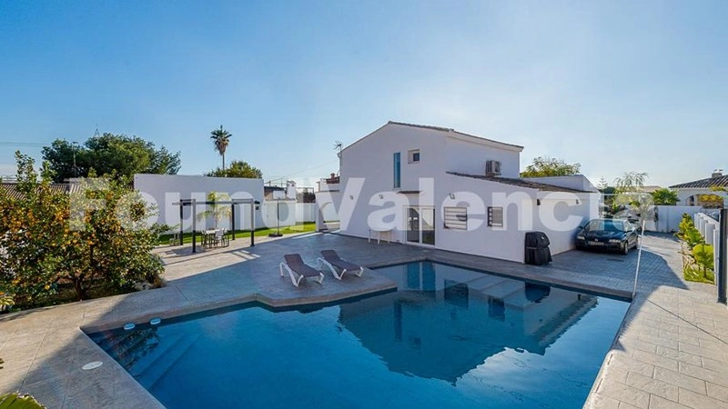 فيلا أنيقة بمساحة 246 م² في كوستا ديل أزاهار، إسبانيا