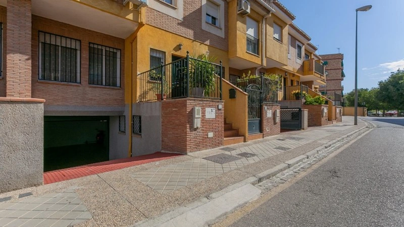 西班牙格拉纳达带花园的6+1住宅