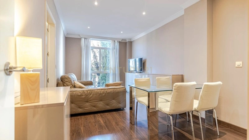 स्पेन के ग्रेनाडा में उज्ज्वल 84 मी² का अपार्टमेंट