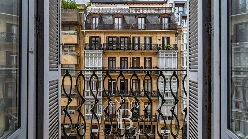Appartamento 4+1 con posto auto scoperto a San Sebastian, Spagna