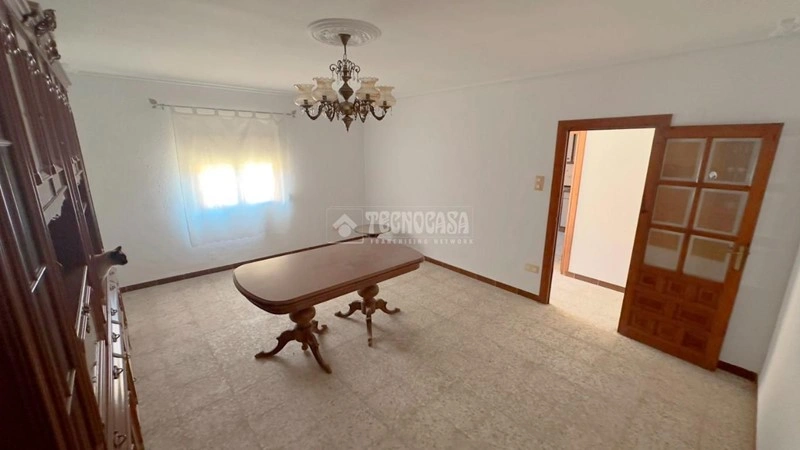 西班牙萨拉戈萨 8+1 带花园住宅