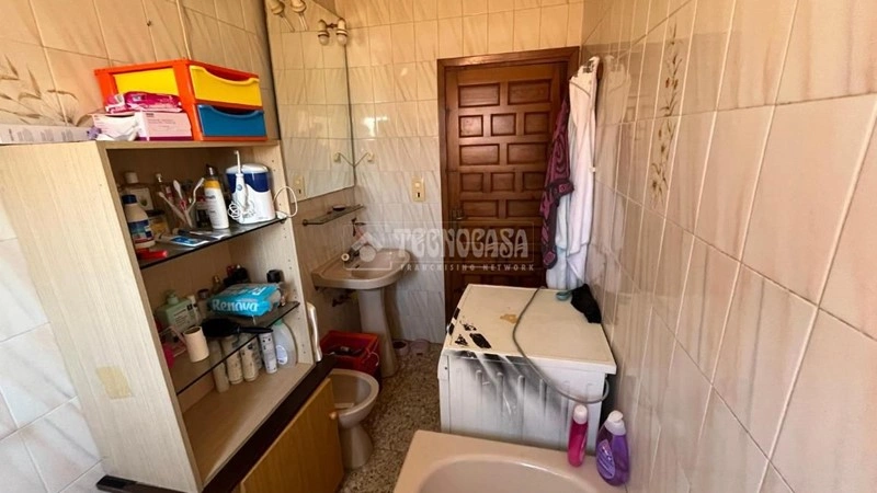 西班牙萨拉戈萨 8+1 带花园住宅