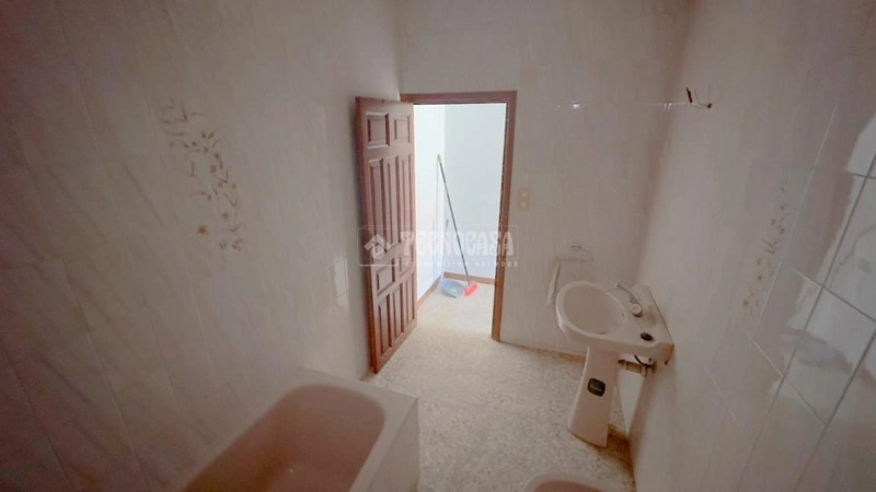 西班牙萨拉戈萨 8+1 带花园住宅