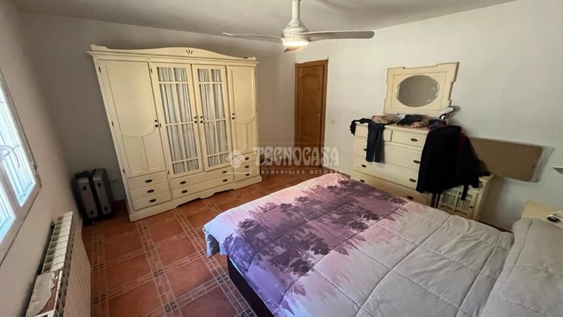 西班牙萨拉戈萨 3+1 带花园住宅