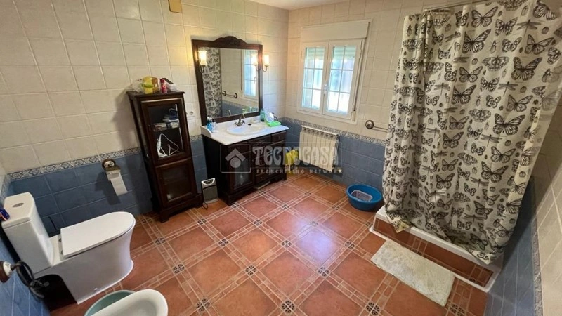 西班牙萨拉戈萨 3+1 带花园住宅