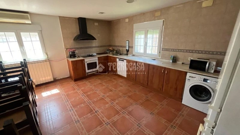 西班牙萨拉戈萨 3+1 带花园住宅