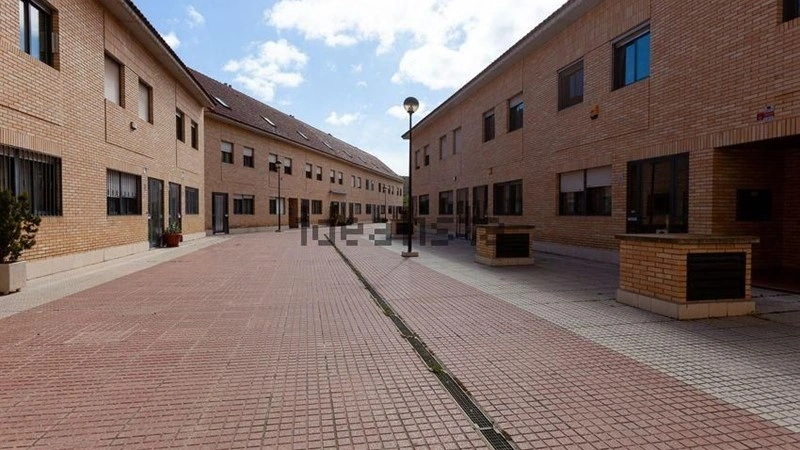 Spacious house 250 m² in Zaragoza, Spain